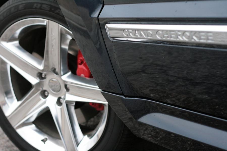  Jeep Grand Cherokee SRT8 2009 года  (фото 24 из 26)